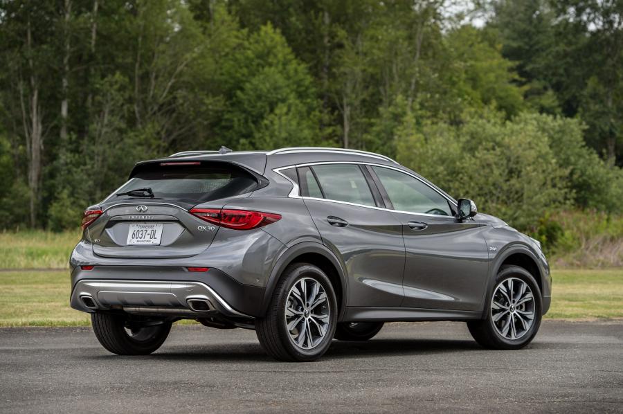  Infiniti QX30 2.0t AWD 2016 года  (US) (фото 3 из 14)